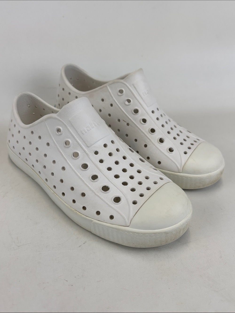 NATIVE Jefferson White SlipOn Waterproof Shoes Size J1